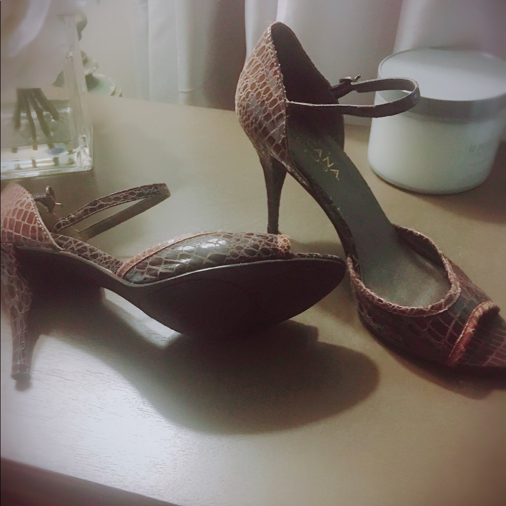 Toscana Heels - Picture 2 of 5